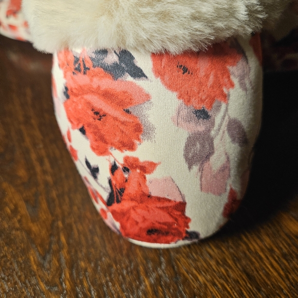 Victoria's Secret Floral Slippers with Cream Fur - Picture 7 of 8